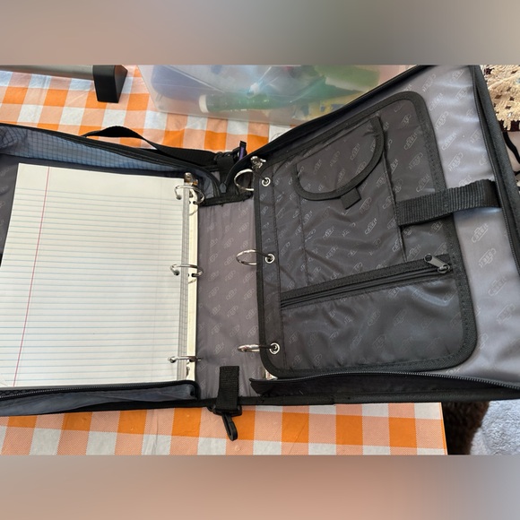 Case-It School Binder 2 in 1 Dual Ring Binder, 3" Capacity Strap Pencil Case. - Picture 2 of 3